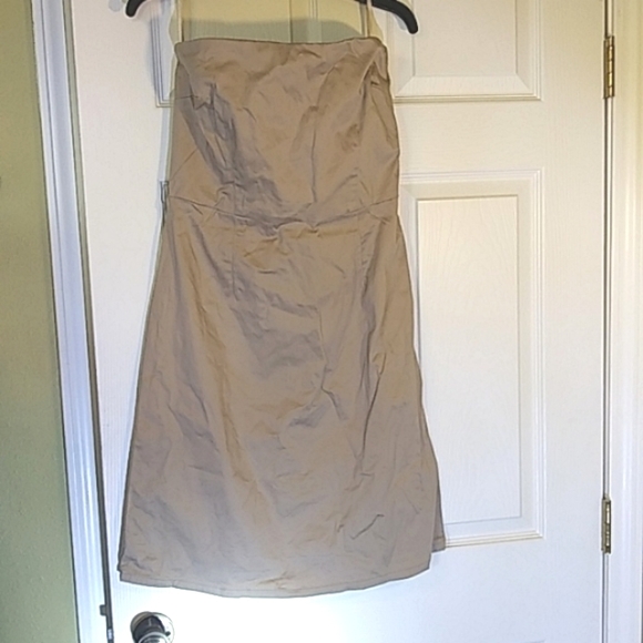 Old Navy Dresses & Skirts - Old Navy- NWOT Khaki Strapless Dress👗w/Belt- size 10